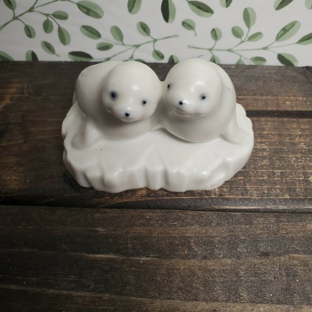Vintage Down East Crafts White Seals Made In Japan